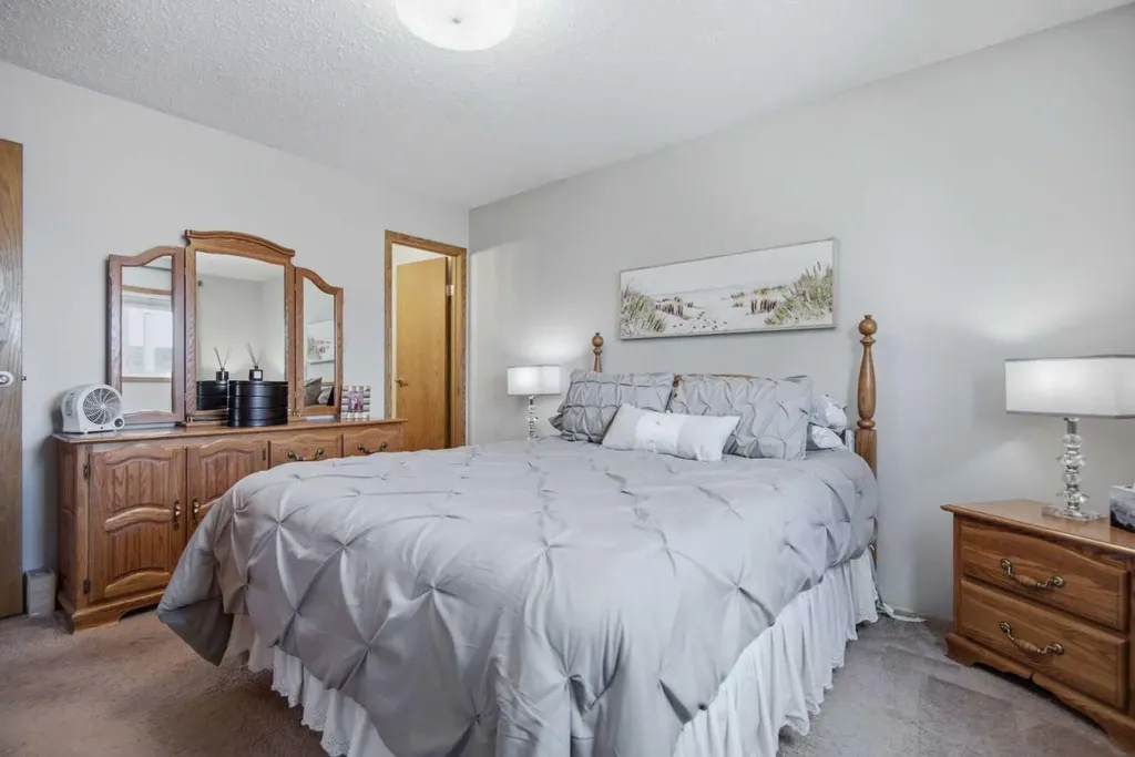 92 Mccullough Crescent Red Deer AB T4R 1S7