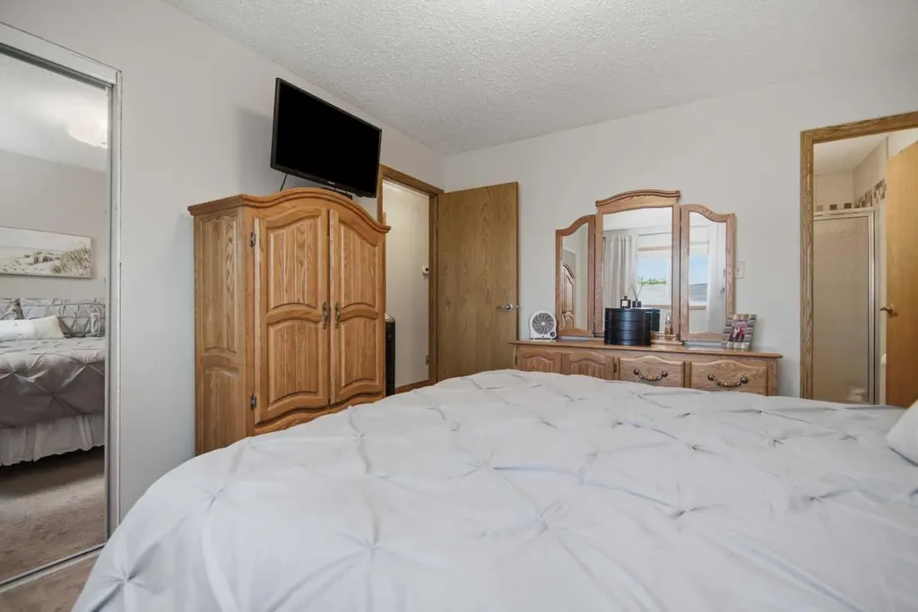 92 Mccullough Crescent Red Deer AB T4R 1S7