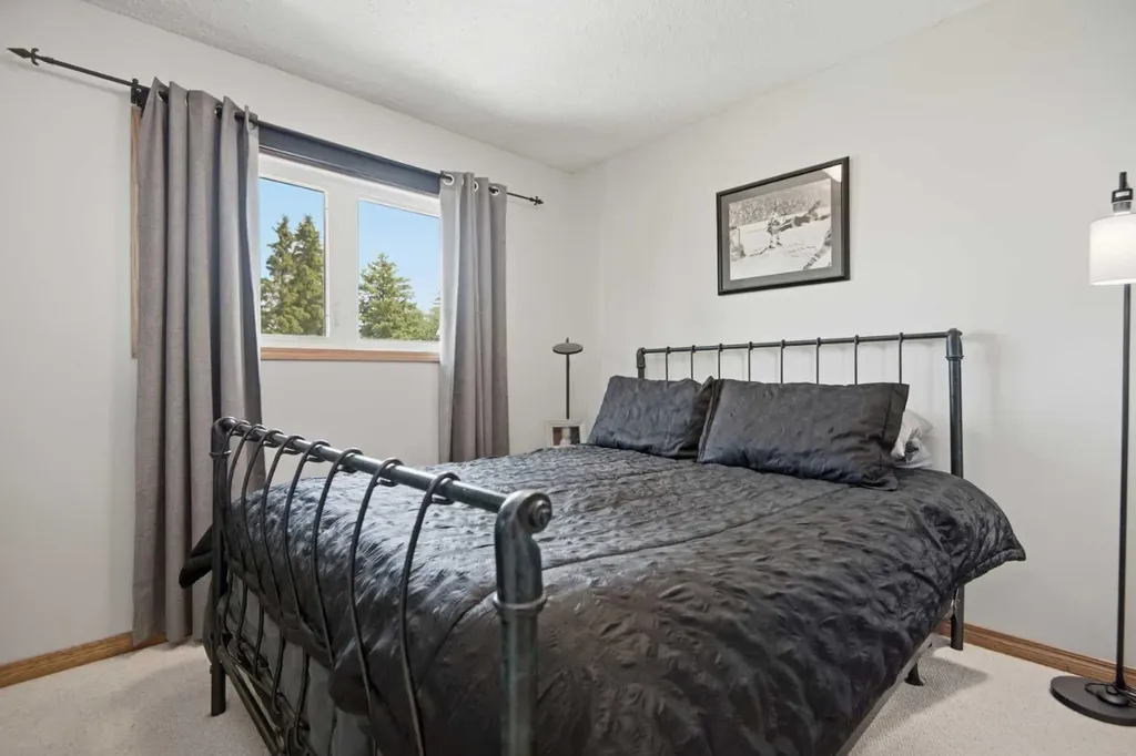 92 Mccullough Crescent Red Deer AB T4R 1S7