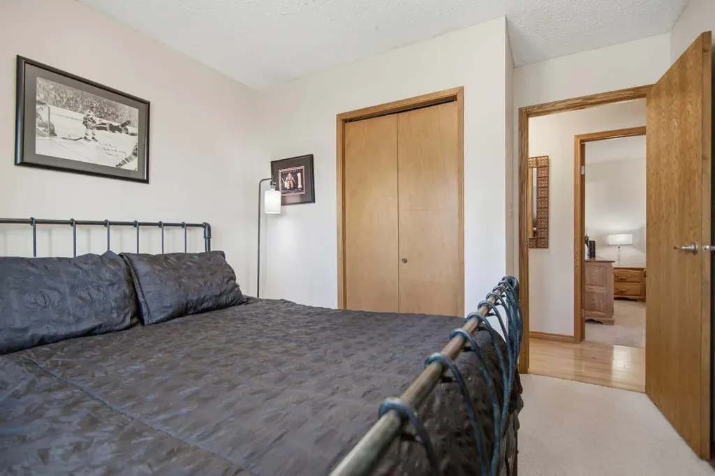 92 Mccullough Crescent Red Deer AB T4R 1S7