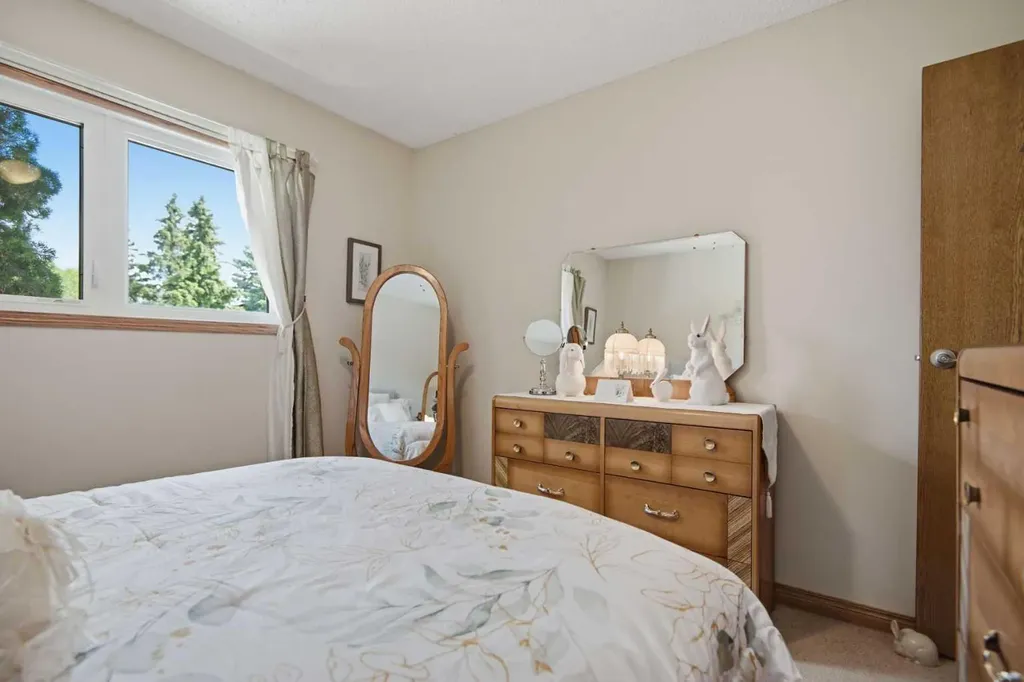 92 Mccullough Crescent Red Deer AB T4R 1S7