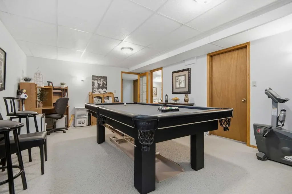 92 Mccullough Crescent Red Deer AB T4R 1S7