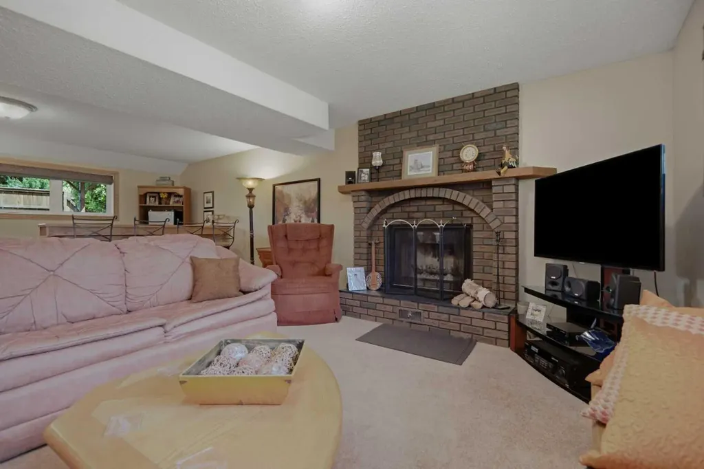 92 Mccullough Crescent Red Deer AB T4R 1S7