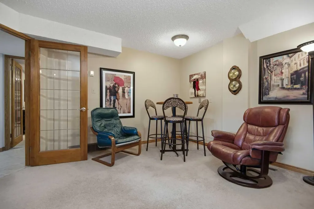 92 Mccullough Crescent Red Deer AB T4R 1S7