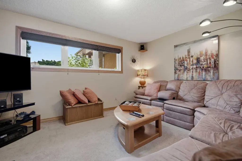 92 Mccullough Crescent Red Deer AB T4R 1S7