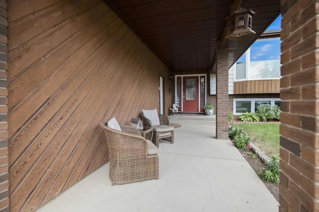 92 Mccullough Crescent Red Deer AB T4R 1S7