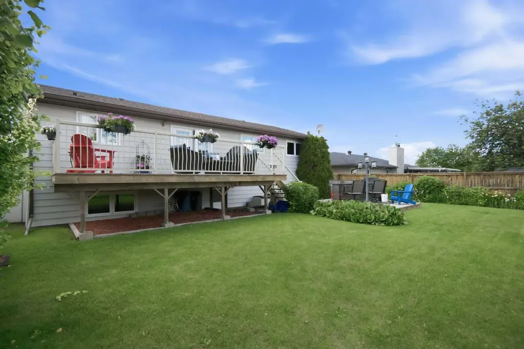 92 Mccullough Crescent Red Deer AB T4R 1S7