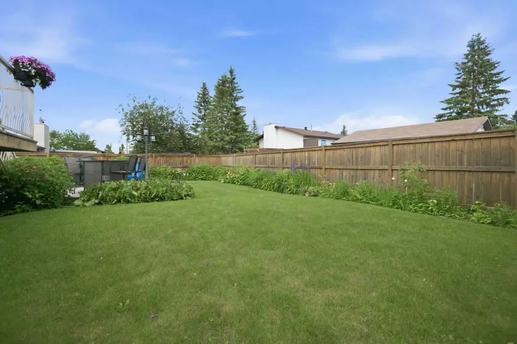 92 Mccullough Crescent Red Deer AB T4R 1S7