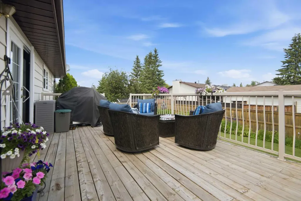 92 Mccullough Crescent Red Deer AB T4R 1S7