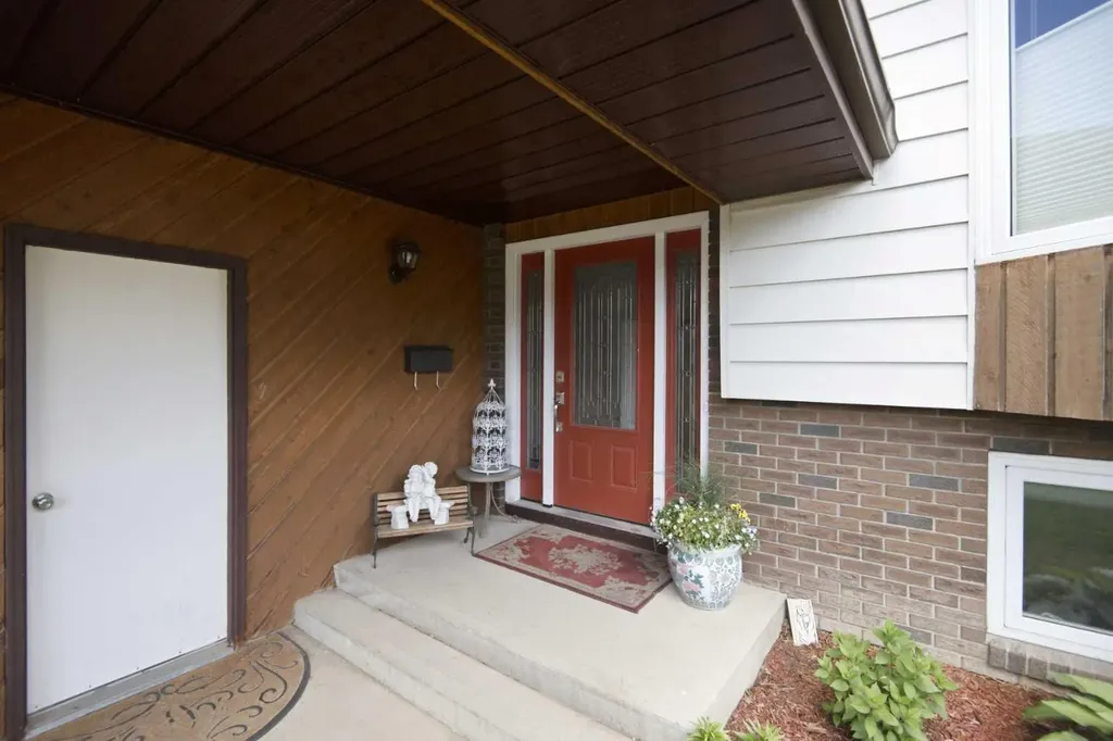 92 Mccullough Crescent Red Deer AB T4R 1S7