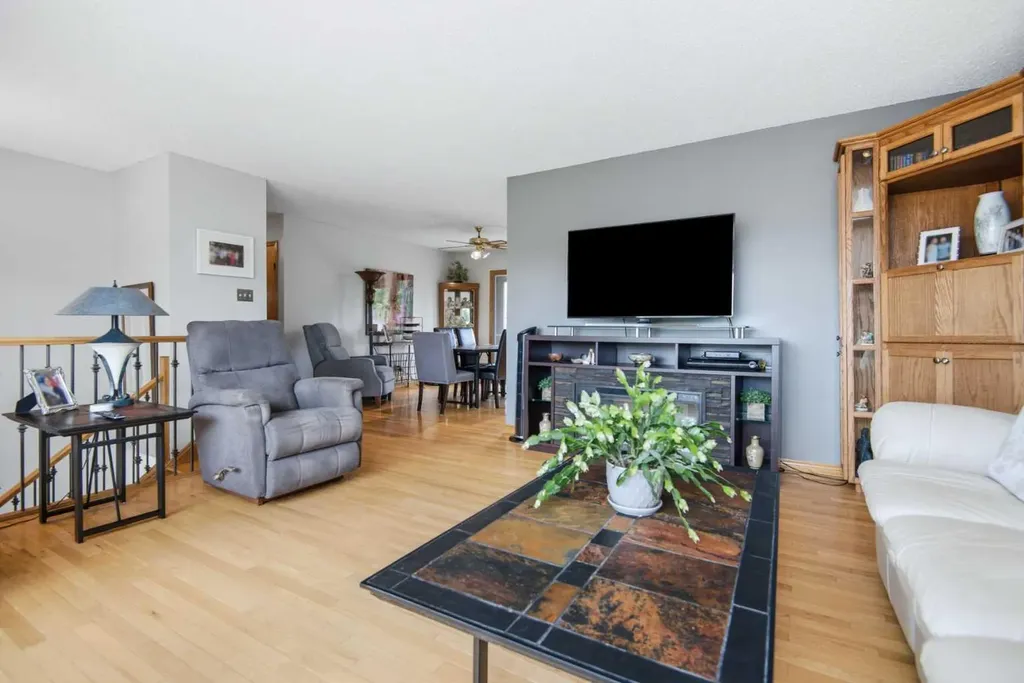 92 Mccullough Crescent Red Deer AB T4R 1S7