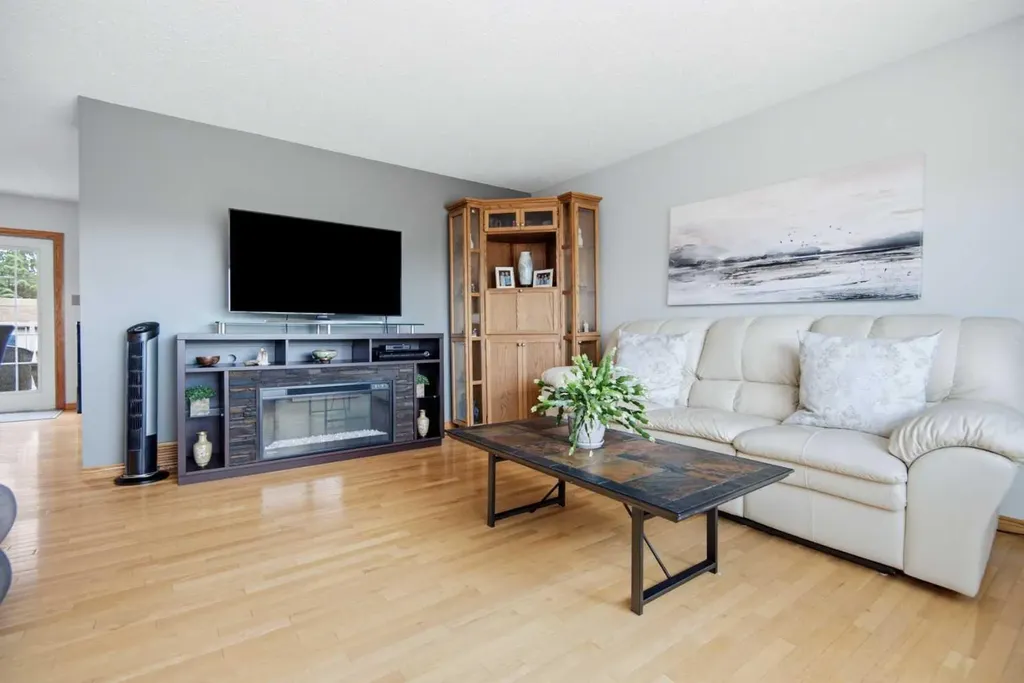 92 Mccullough Crescent Red Deer AB T4R 1S7