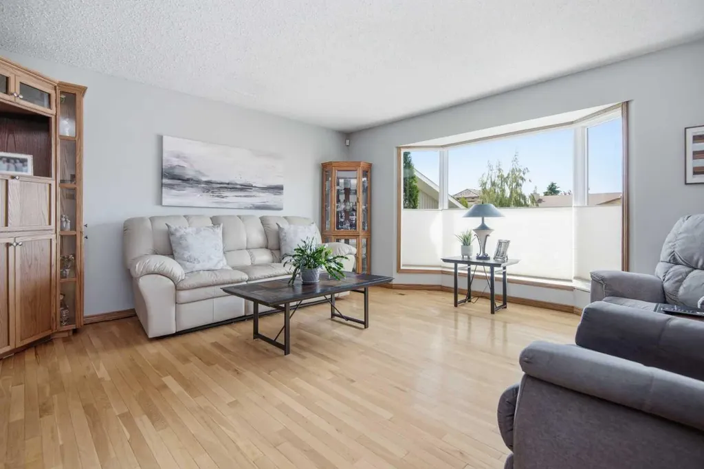 92 Mccullough Crescent Red Deer AB T4R 1S7