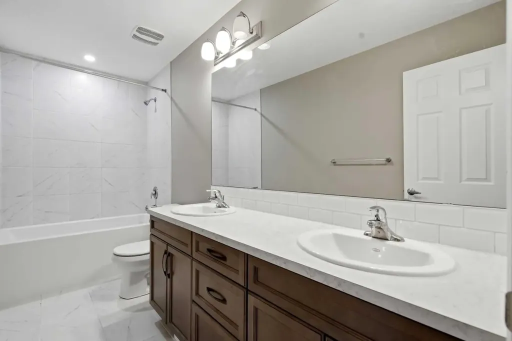 17 Carrington Manor NW Calgary AB T3P 0Z2