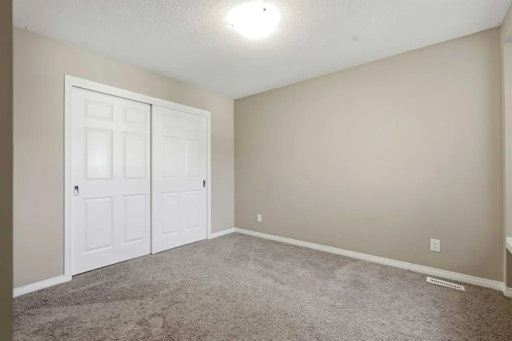 17 Carrington Manor NW Calgary AB T3P 0Z2