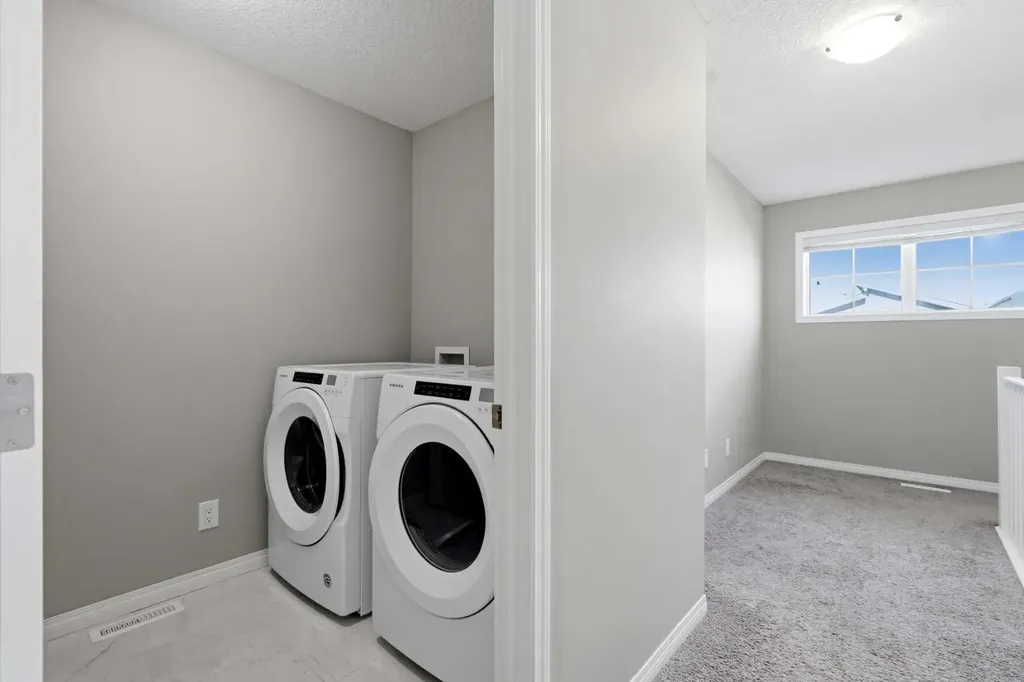 17 Carrington Manor NW Calgary AB T3P 0Z2