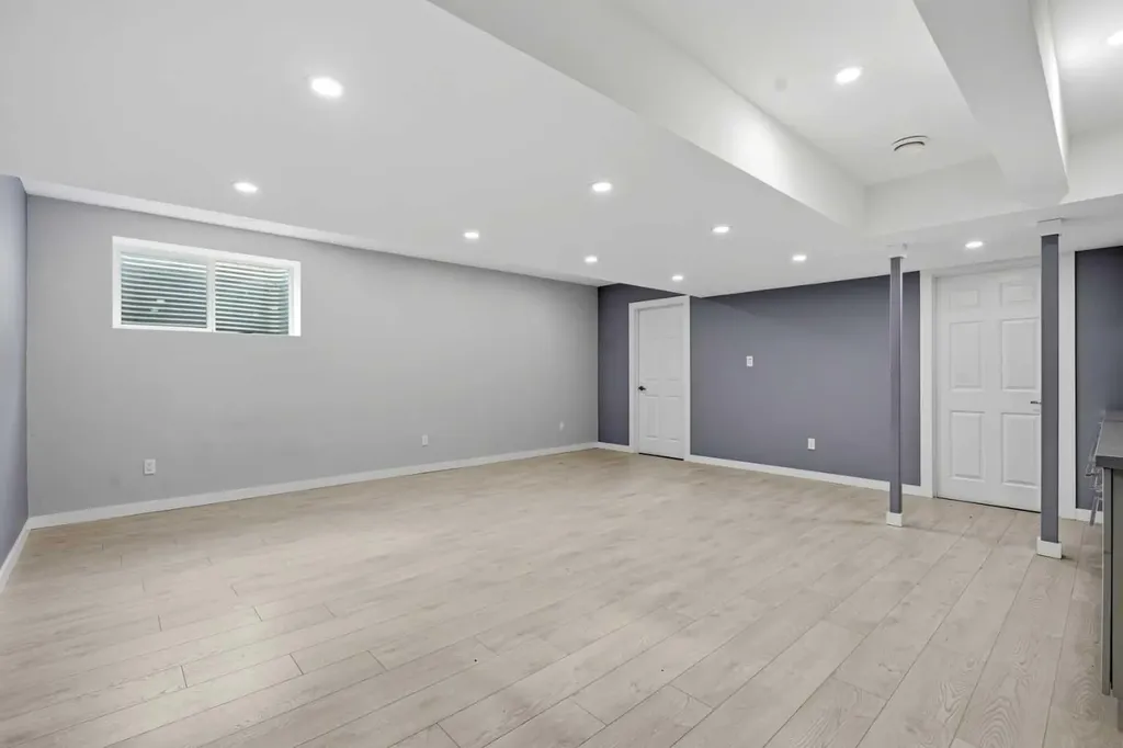 17 Carrington Manor NW Calgary AB T3P 0Z2