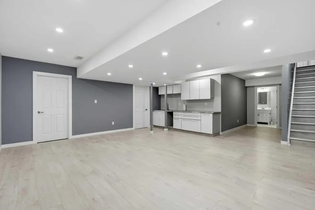 17 Carrington Manor NW Calgary AB T3P 0Z2