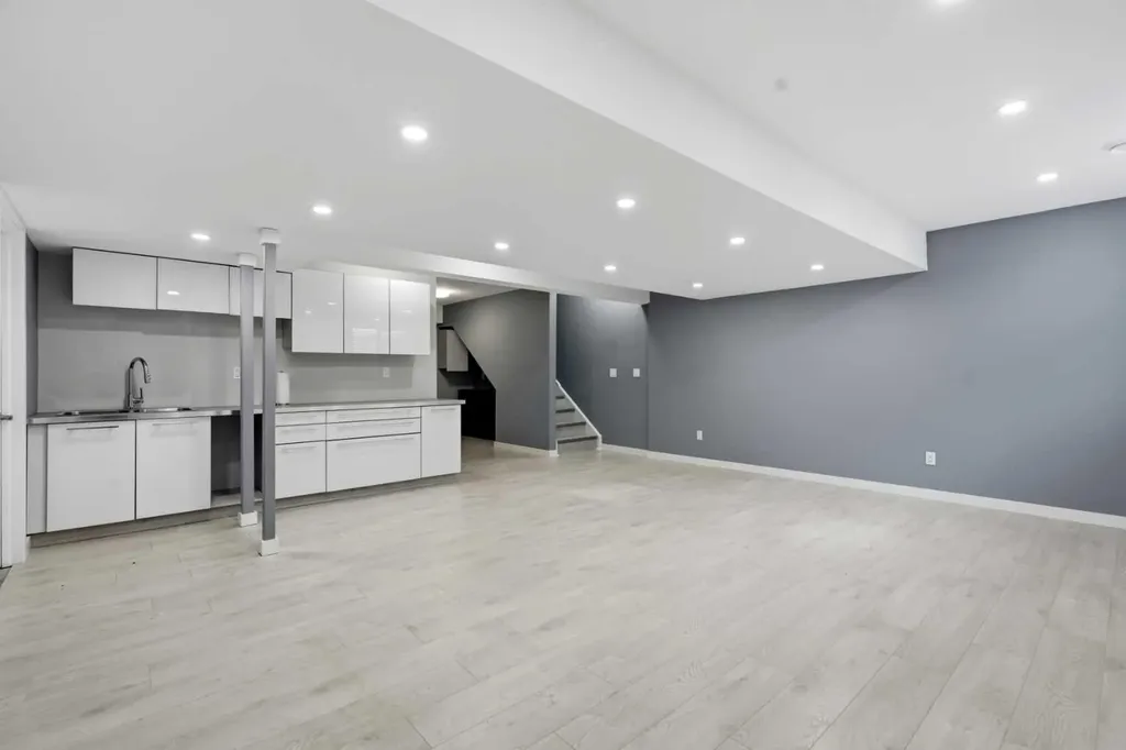 17 Carrington Manor NW Calgary AB T3P 0Z2
