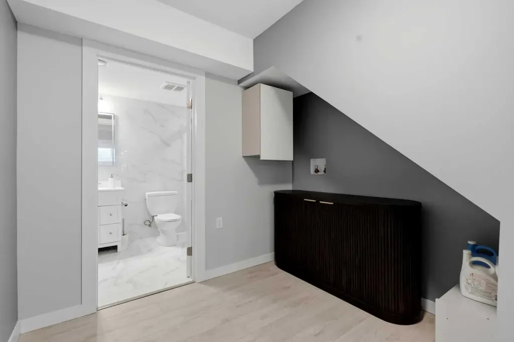 17 Carrington Manor NW Calgary AB T3P 0Z2