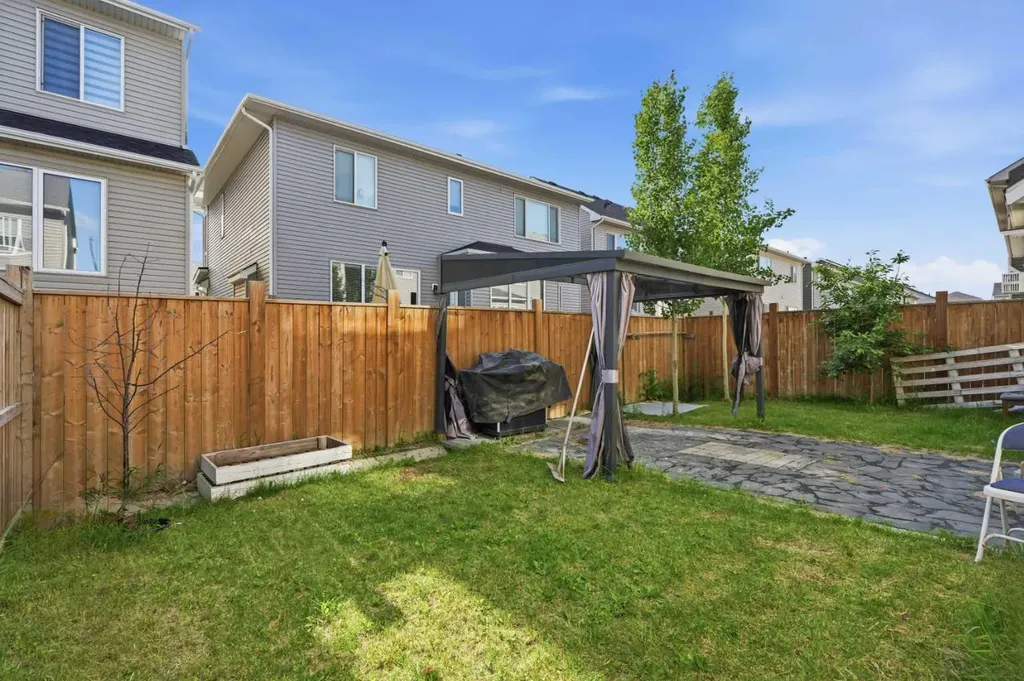 17 Carrington Manor NW Calgary AB T3P 0Z2