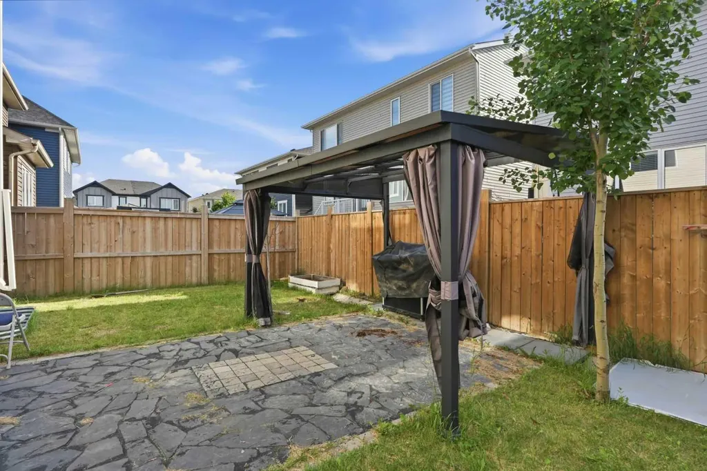 17 Carrington Manor NW Calgary AB T3P 0Z2