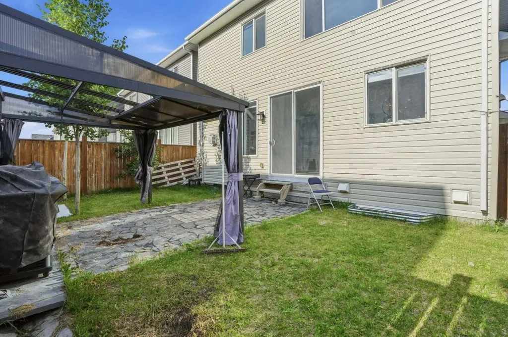17 Carrington Manor NW Calgary AB T3P 0Z2