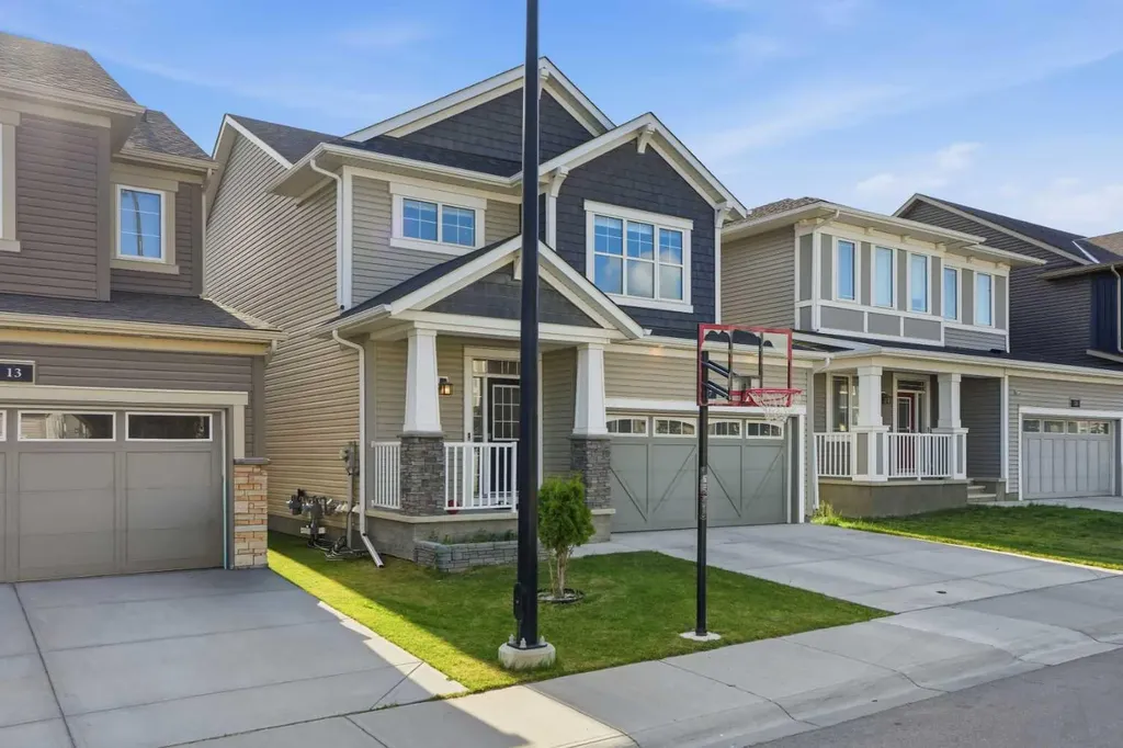 17 Carrington Manor NW Calgary AB T3P 0Z2