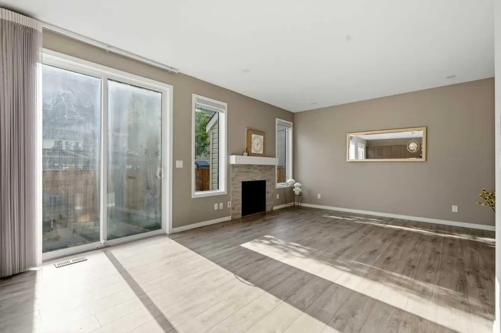 17 Carrington Manor NW Calgary AB T3P 0Z2