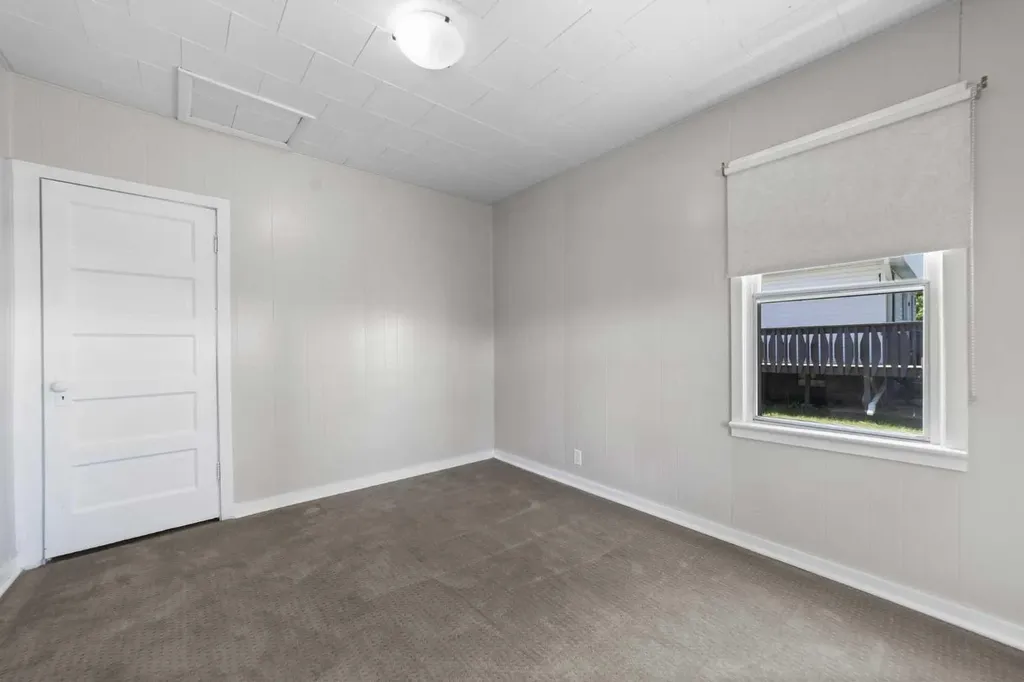 5137 50 Street Daysland AB T0B 1A0