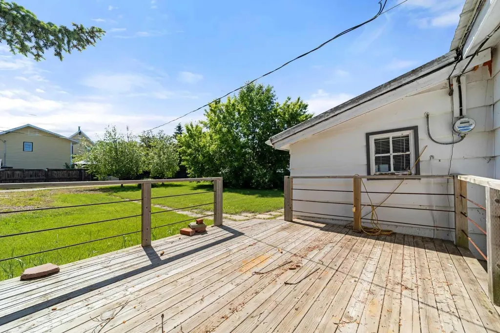 5137 50 Street Daysland AB T0B 1A0