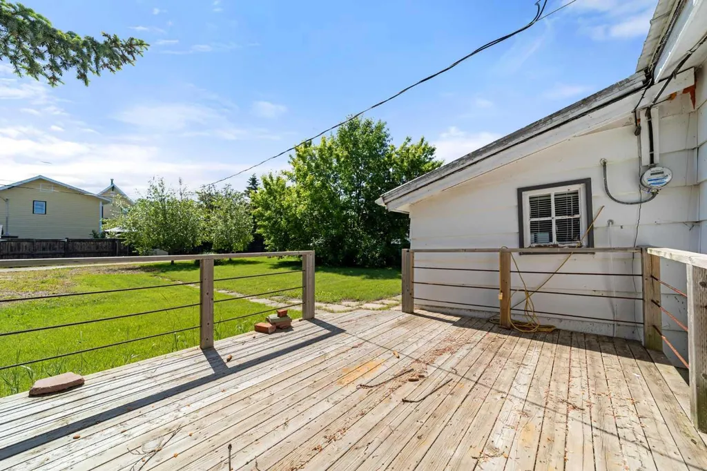 5137 50 Street Daysland AB T0B 1A0