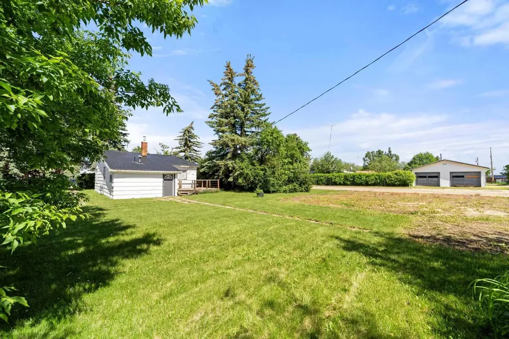 5137 50 Street Daysland AB T0B 1A0