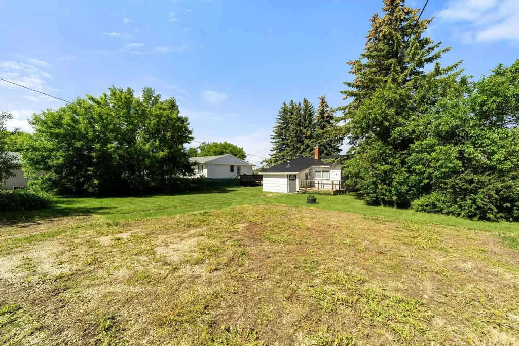 5137 50 Street Daysland AB T0B 1A0