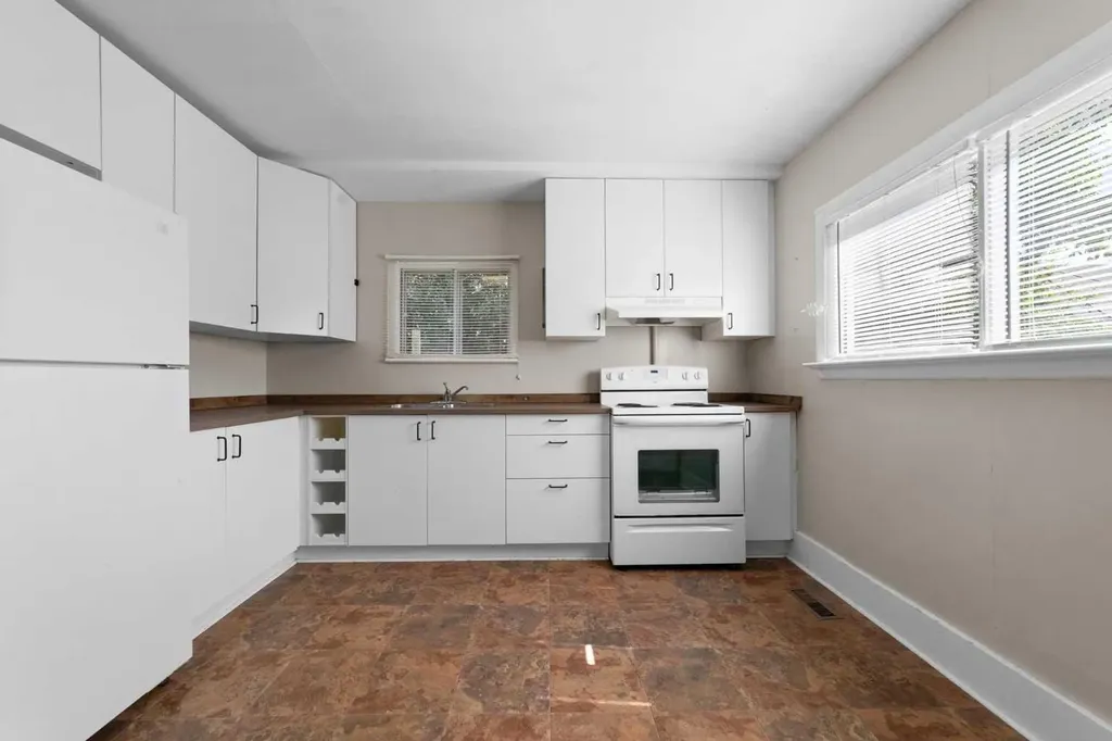 5137 50 Street Daysland AB T0B 1A0