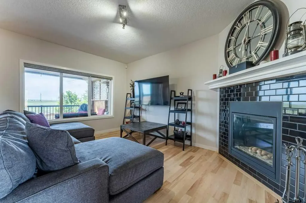472 Sunset Link Crossfield AB T0M 0S0