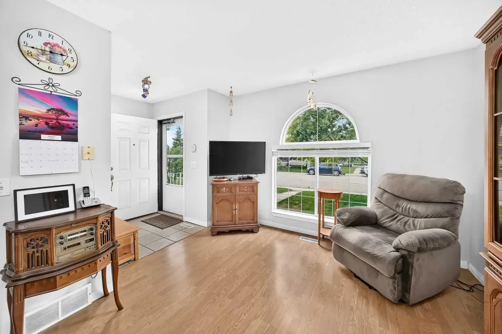 57 San Diego Way NE Calgary AB T1Y 7A5