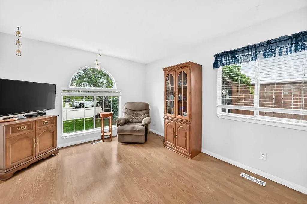 57 San Diego Way NE Calgary AB T1Y 7A5