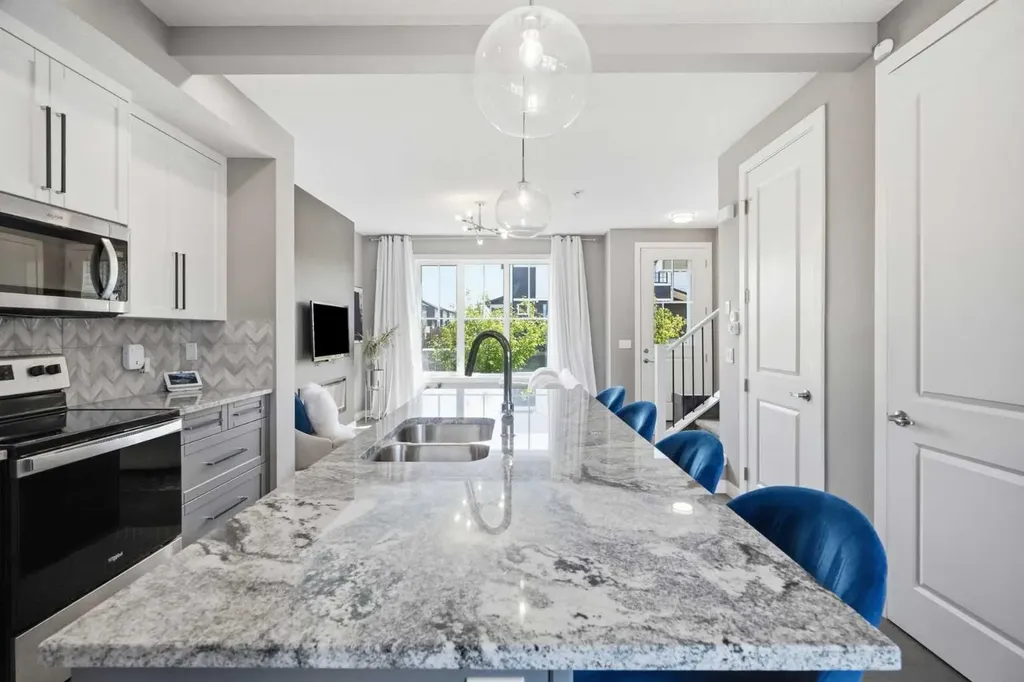 332 Lawthorn Way SE Airdrie AB T4A 3M7