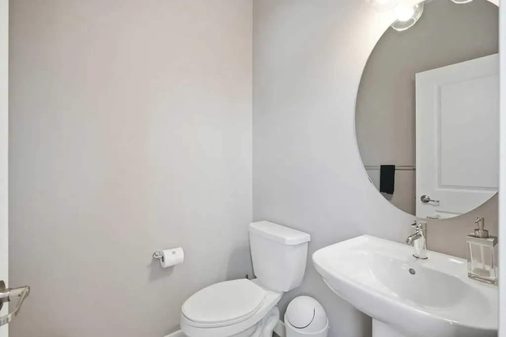 332 Lawthorn Way SE Airdrie AB T4A 3M7
