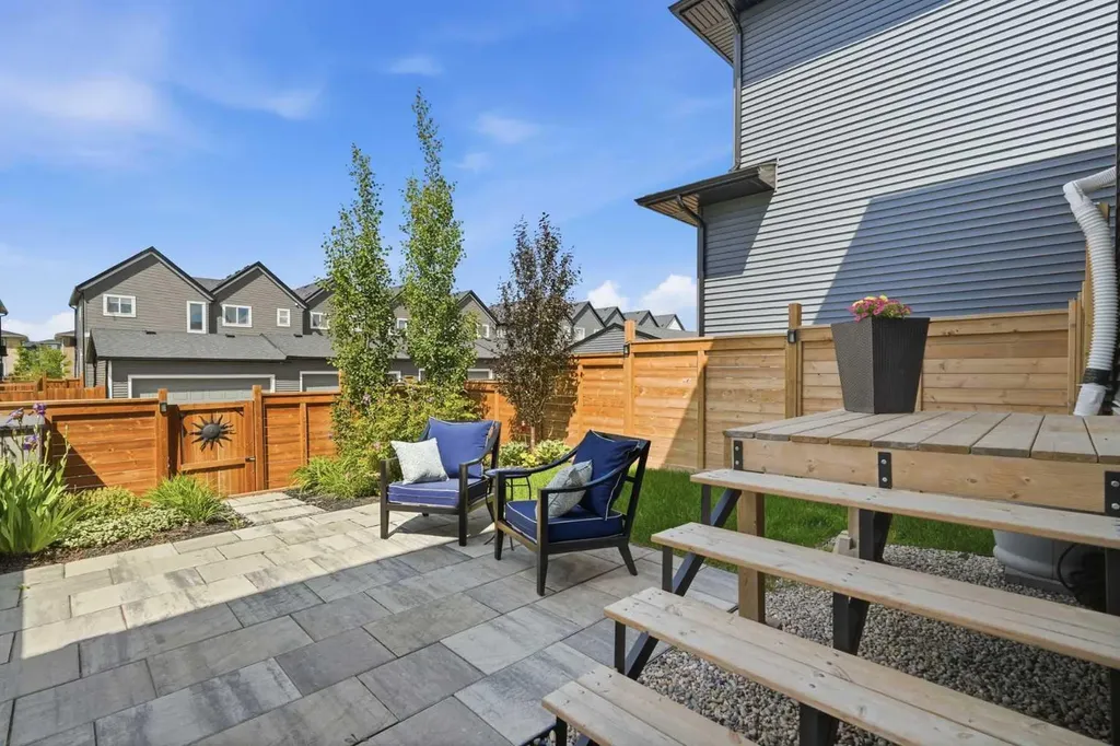 332 Lawthorn Way SE Airdrie AB T4A 3M7