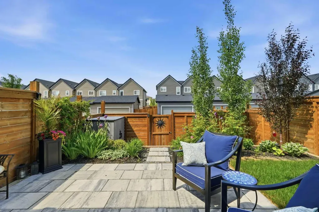 332 Lawthorn Way SE Airdrie AB T4A 3M7
