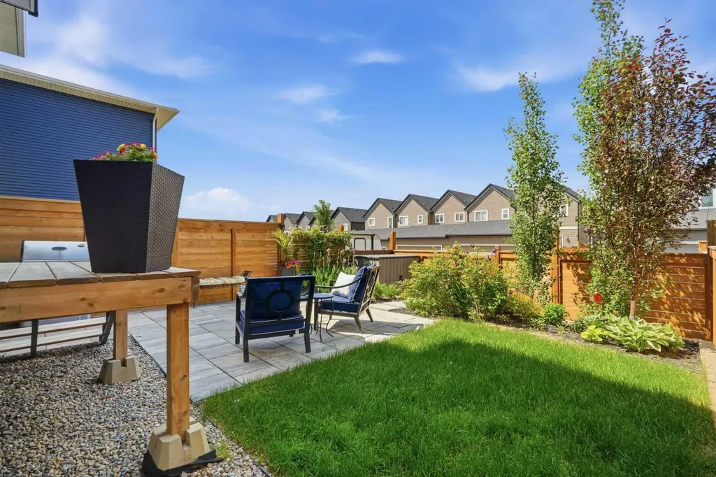 332 Lawthorn Way SE Airdrie AB T4A 3M7