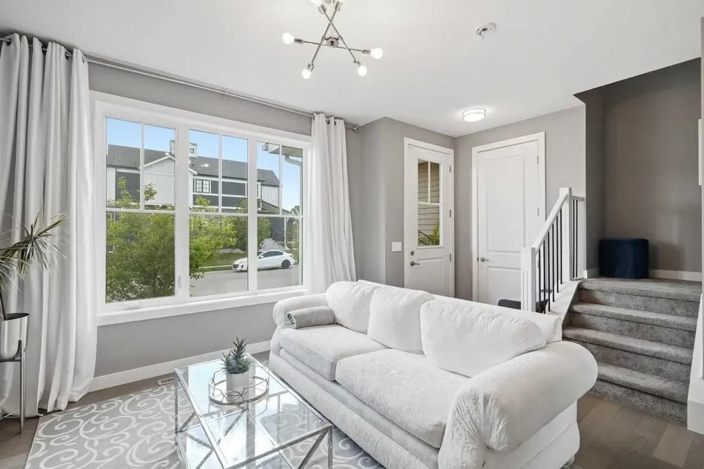 332 Lawthorn Way SE Airdrie AB T4A 3M7