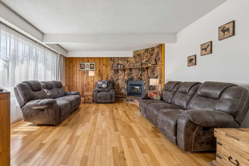 1418 18 Avenue Didsbury AB T0M 0W0