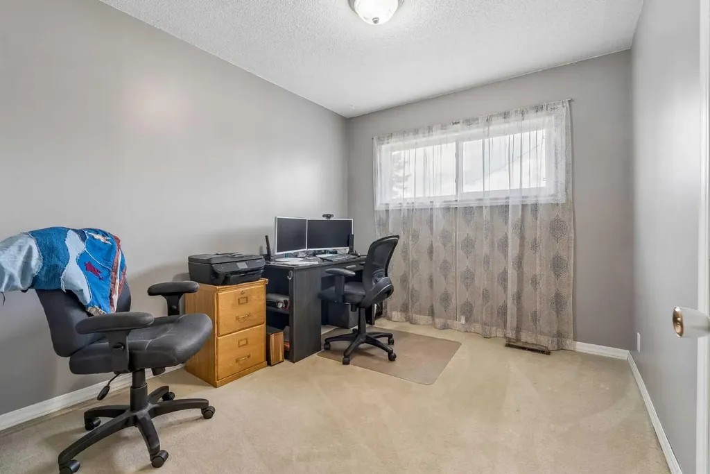 1418 18 Avenue Didsbury AB T0M 0W0