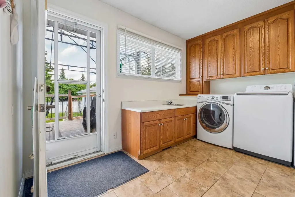 1418 18 Avenue Didsbury AB T0M 0W0
