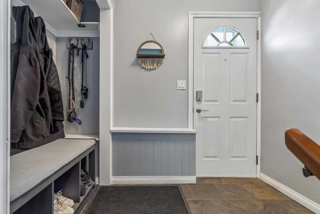 1418 18 Avenue Didsbury AB T0M 0W0
