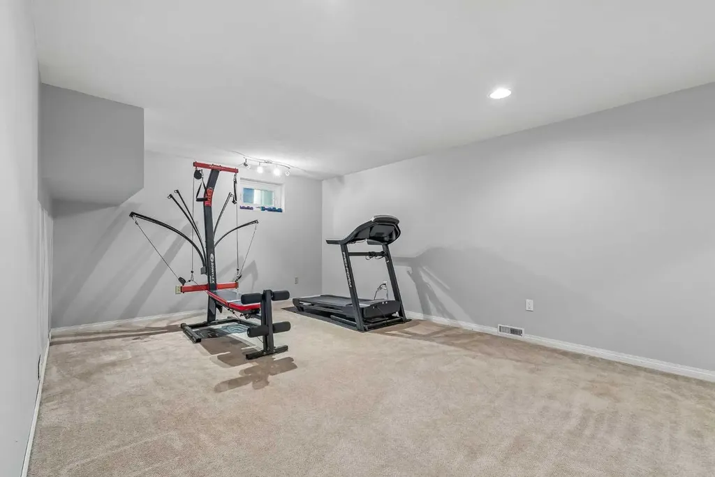 1418 18 Avenue Didsbury AB T0M 0W0