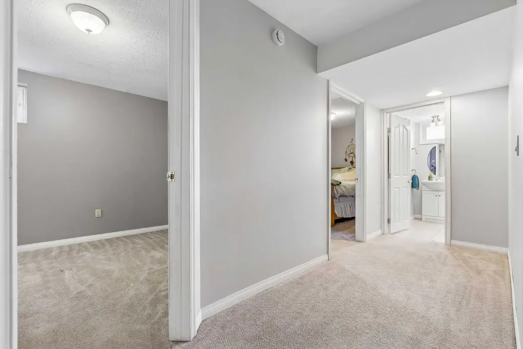1418 18 Avenue Didsbury AB T0M 0W0